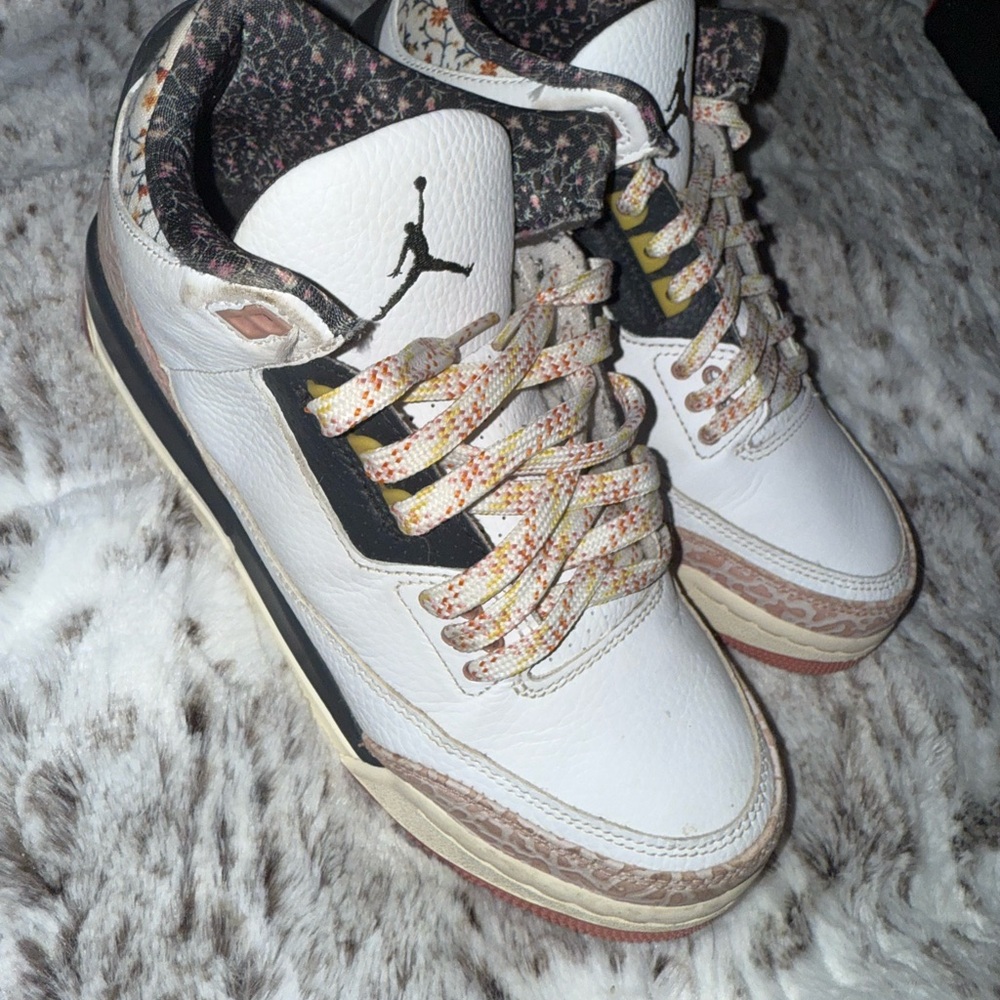 Jordan 3s sneakers